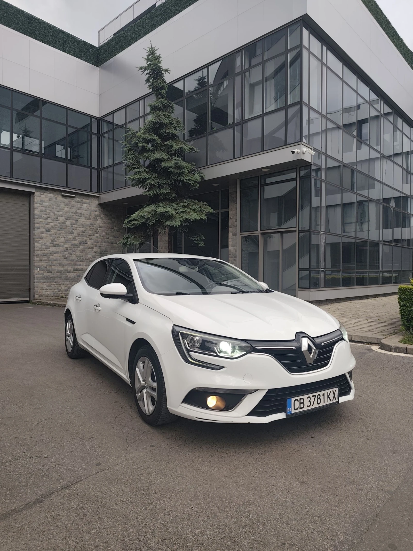 Renault Megane 1.5 DCI 110 УНИКАЛЕН, НОВ!!!!, снимка 4 - Автомобили и джипове - 54887751