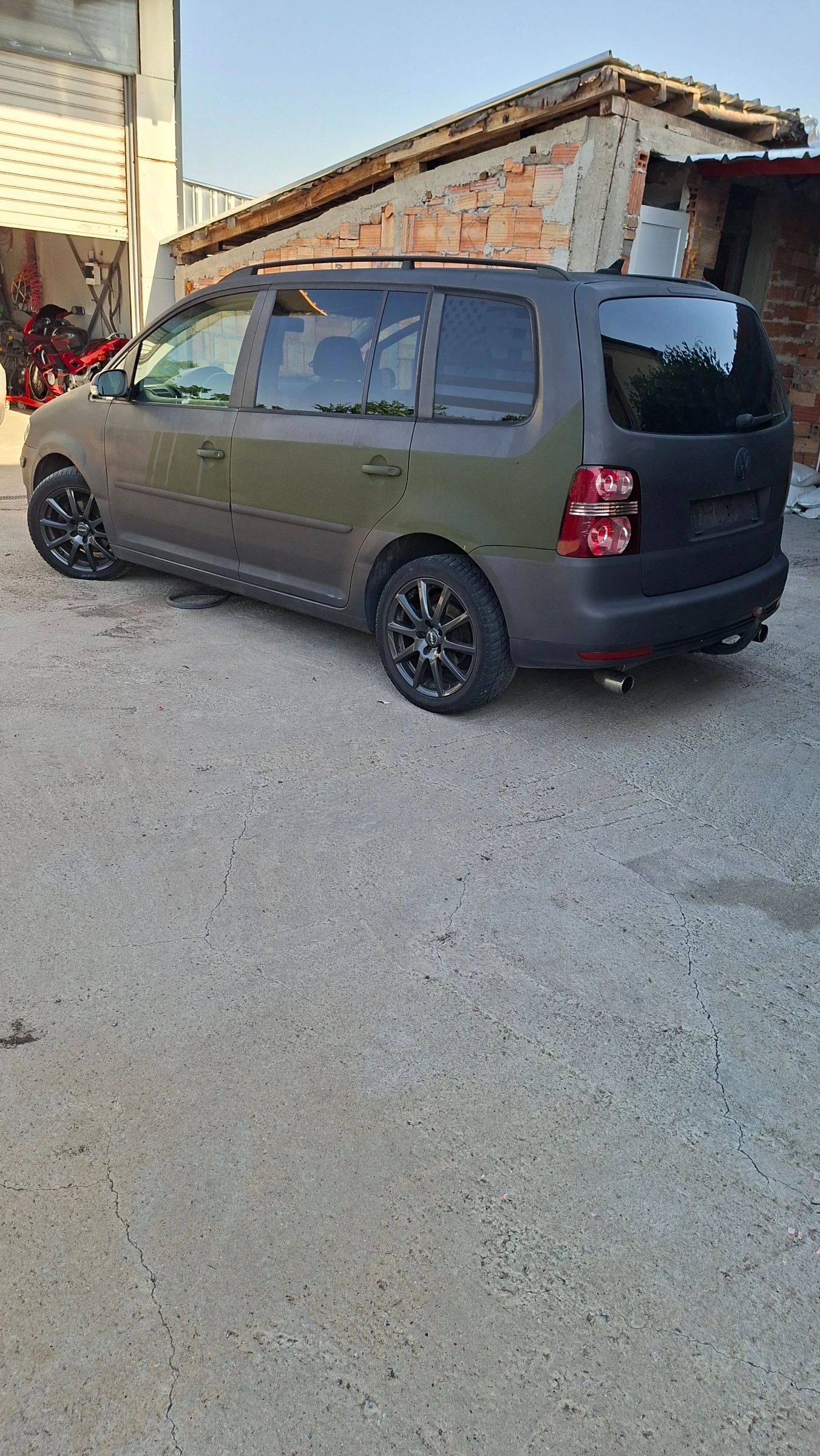 VW Touran, снимка 2 - Автомобили и джипове - 55525885