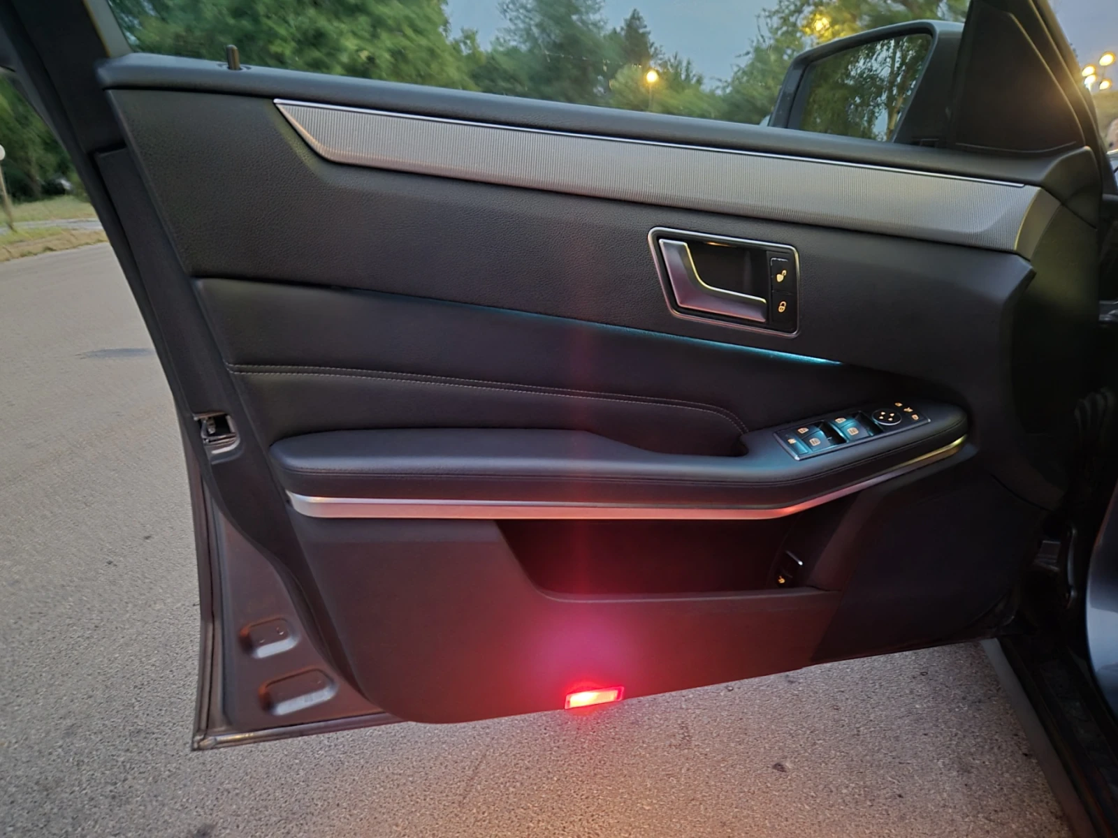Mercedes-Benz E 220 9G TRONIC, снимка 9 - Автомобили и джипове - 55623104
