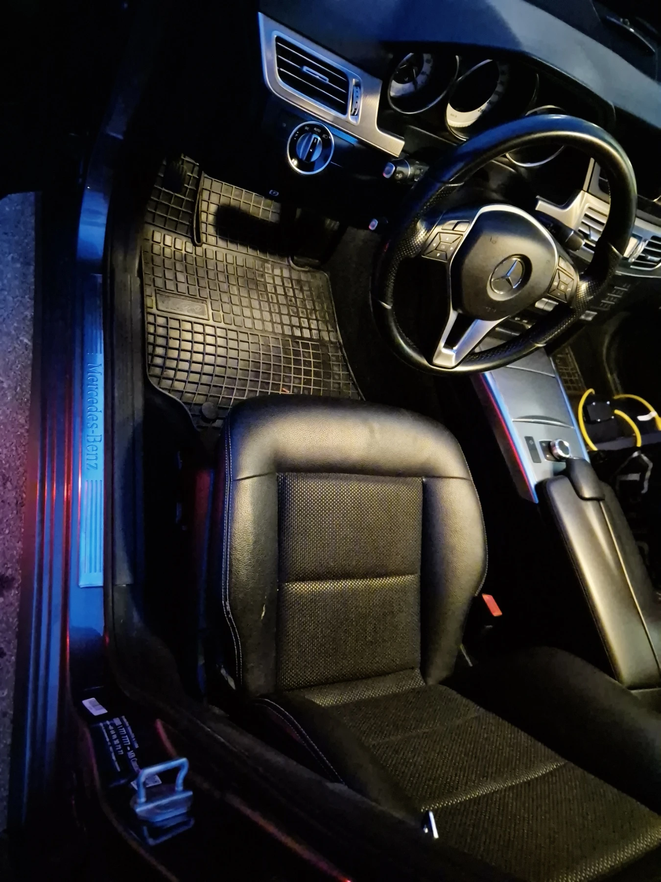 Mercedes-Benz E 220 9G TRONIC, снимка 14 - Автомобили и джипове - 55623104