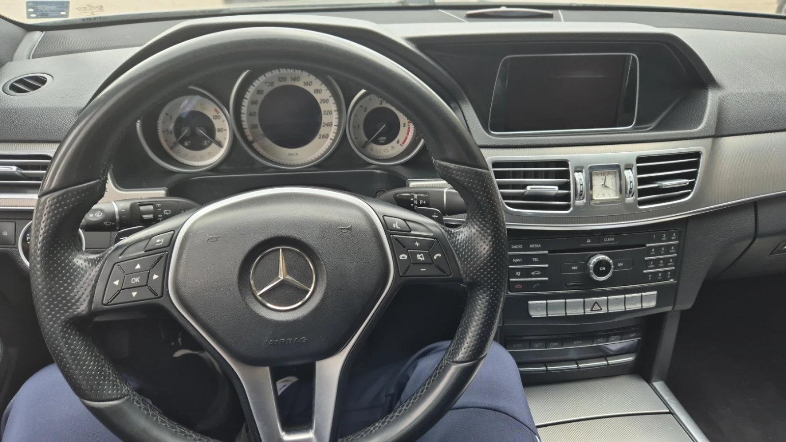 Mercedes-Benz E 220 9G TRONIC, снимка 11 - Автомобили и джипове - 55623104