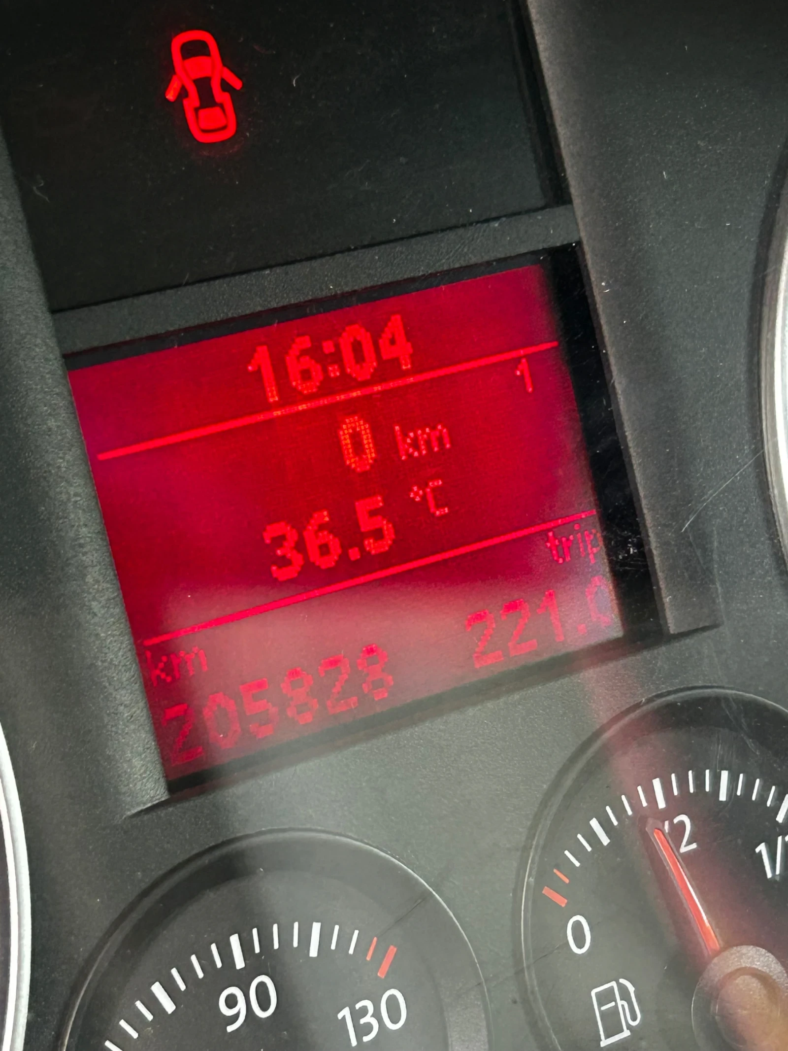 VW Touran, снимка 13 - Автомобили и джипове - 55771043