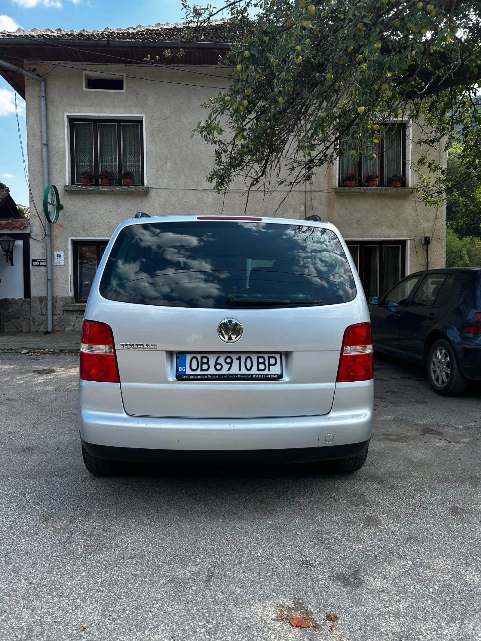 VW Touran, снимка 4 - Автомобили и джипове - 55771043