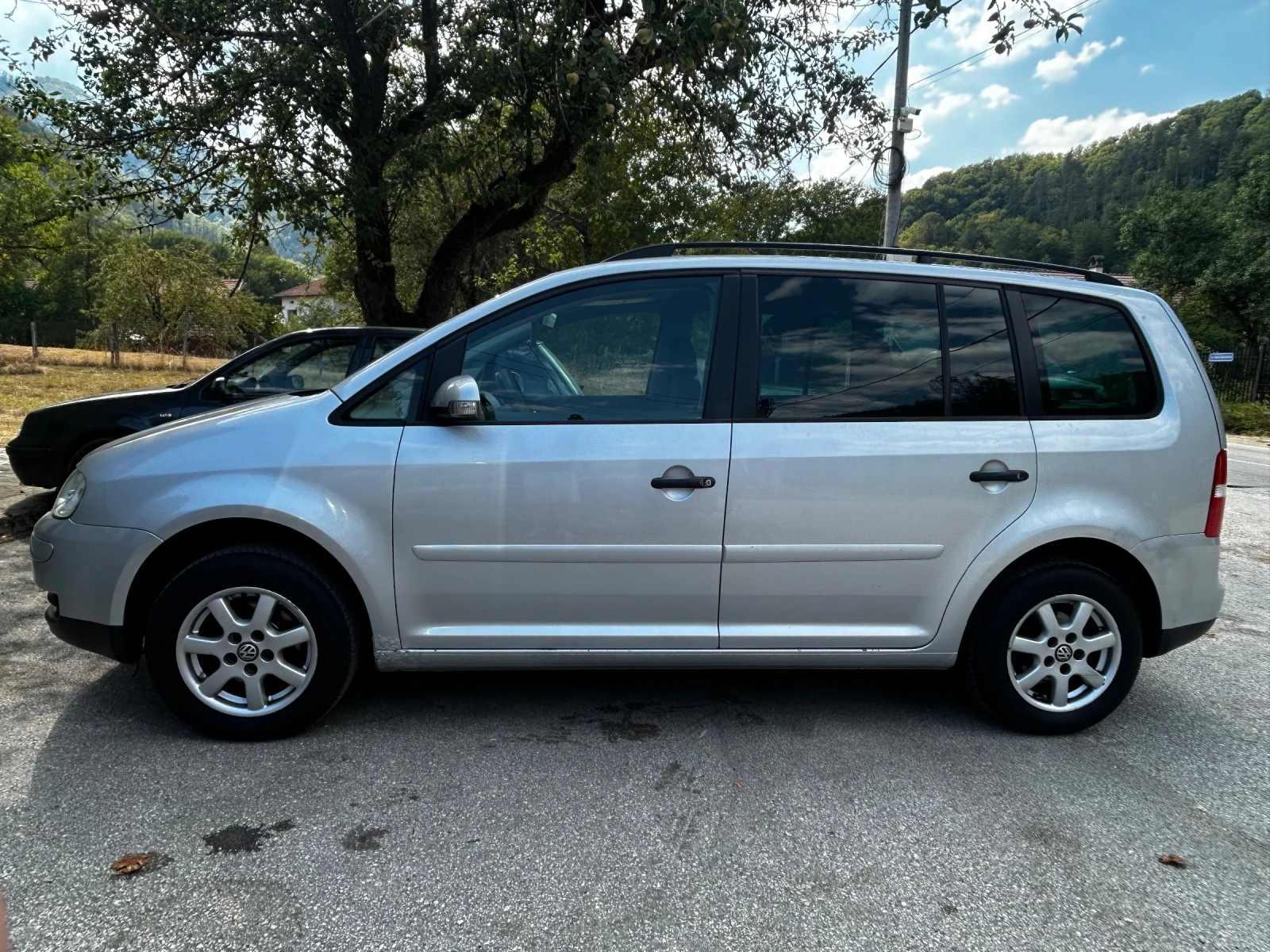 VW Touran, снимка 2 - Автомобили и джипове - 55771043