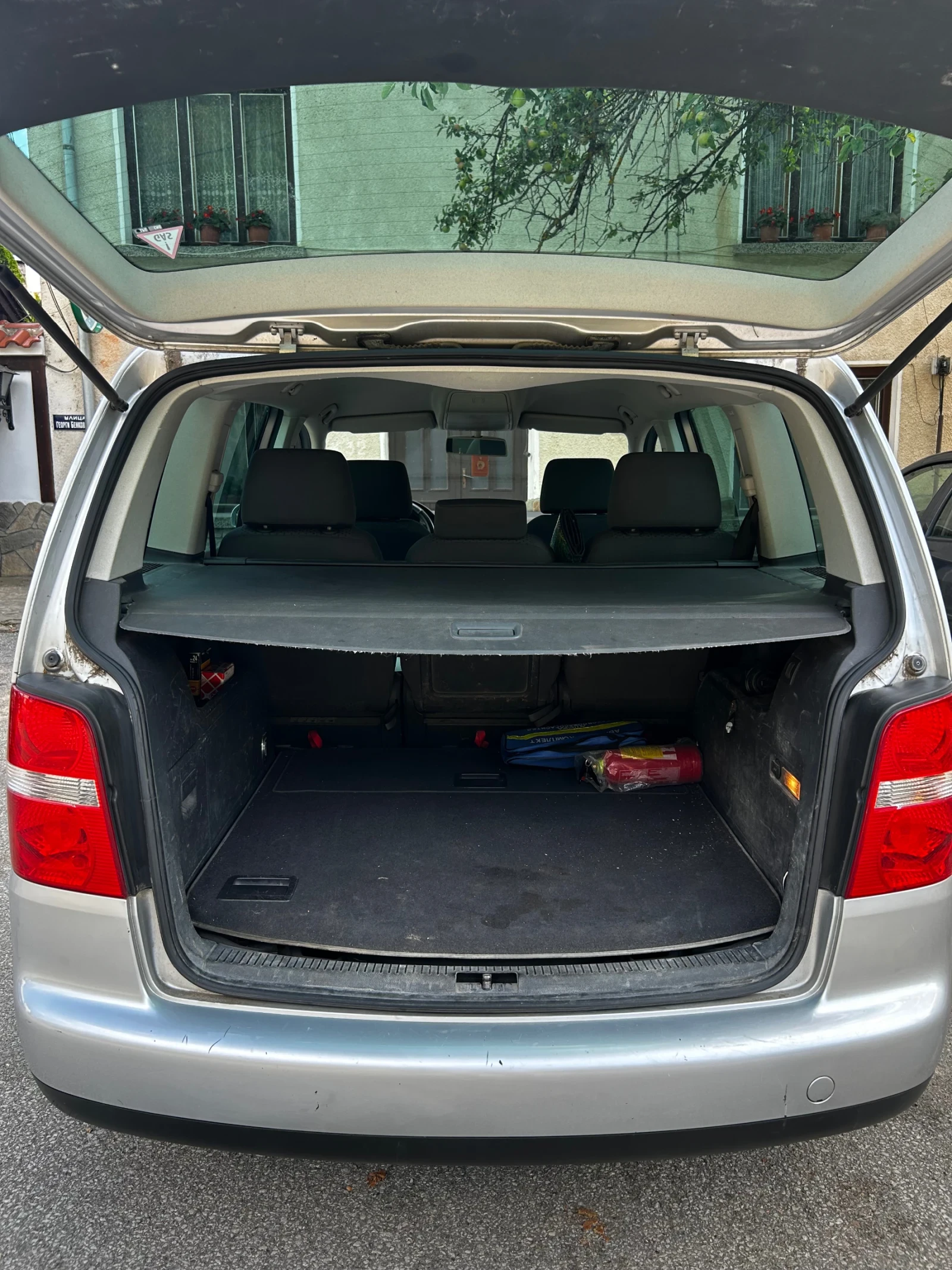 VW Touran, снимка 14 - Автомобили и джипове - 55771043