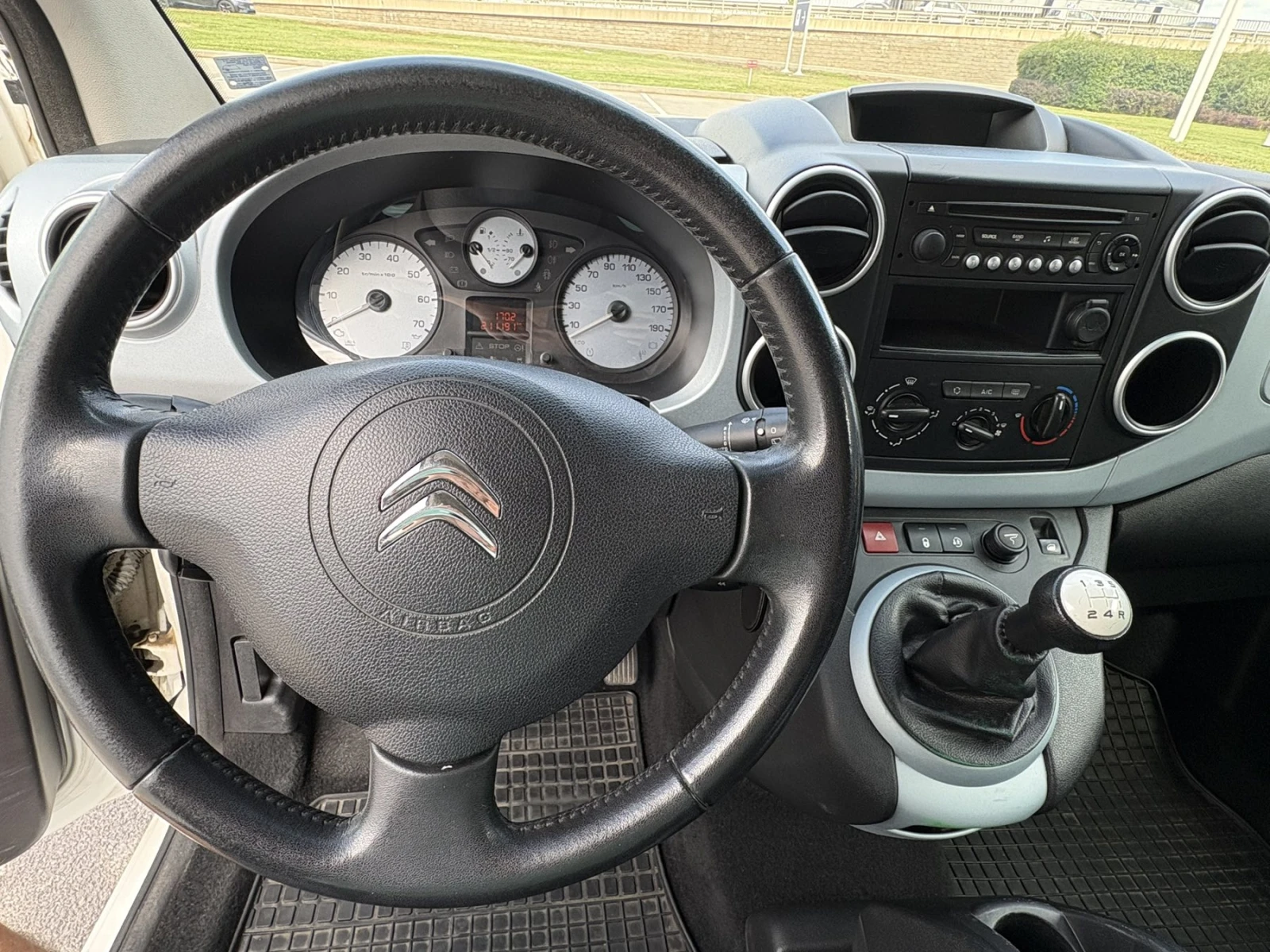 Citroen Berlingo 1.6HDI  Multispace, снимка 11 - Автомобили и джипове - 56085935