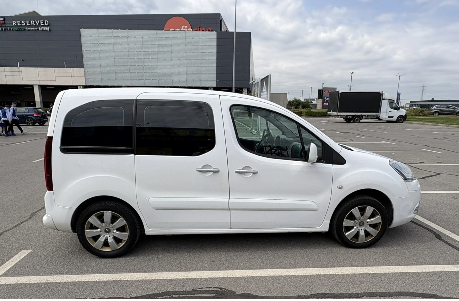 Citroen Berlingo 1.6HDI  Multispace, снимка 4 - Автомобили и джипове - 56085935