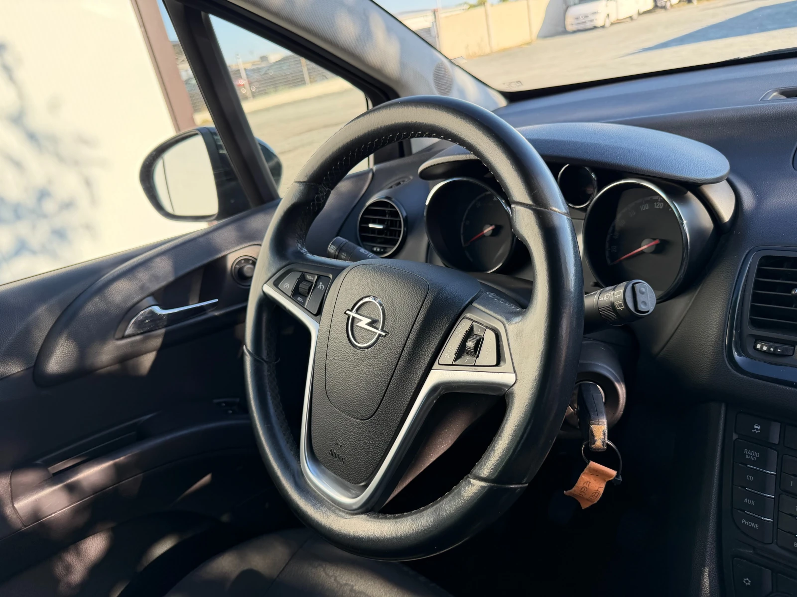 Opel Meriva 1.3CDTI, снимка 8 - Автомобили и джипове - 56111641