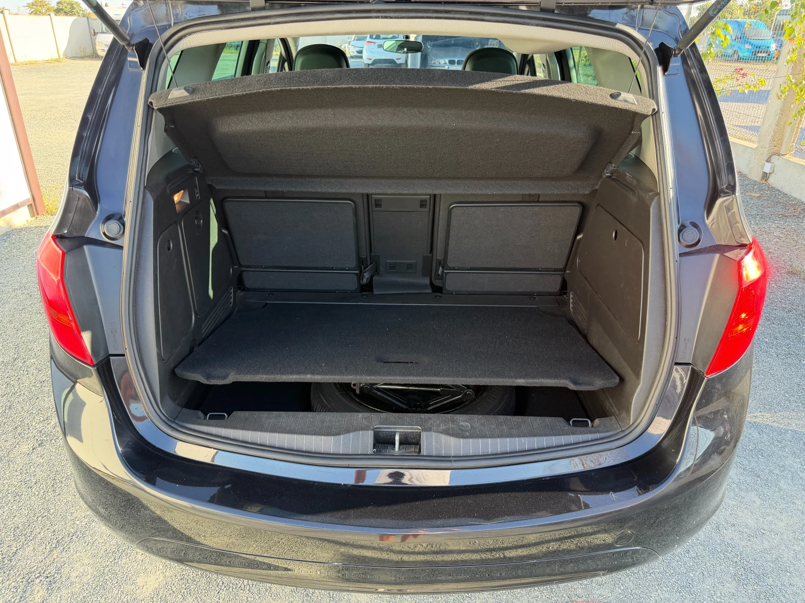 Opel Meriva 1.3CDTI, снимка 14 - Автомобили и джипове - 56111641