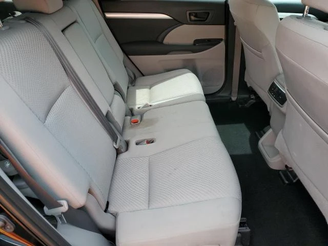 Toyota Highlander  LE, снимка 11 - Автомобили и джипове - 52839278