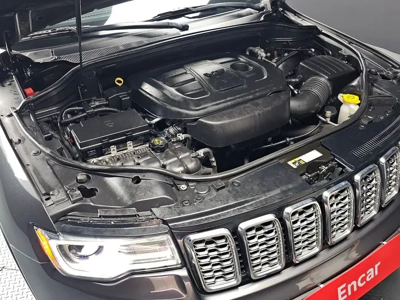 Jeep Grand cherokee 3.6 OVERLAND WK2, снимка 6 - Автомобили и джипове - 55113609