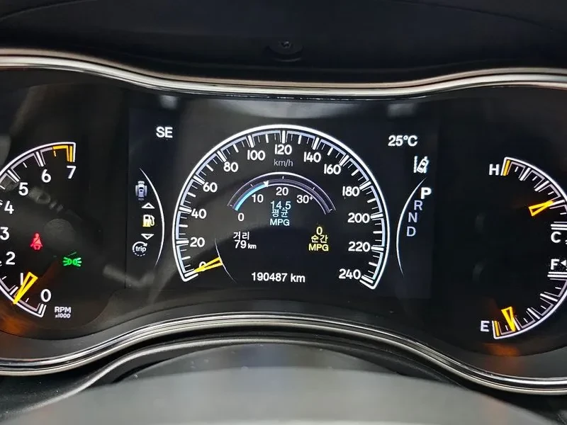 Jeep Grand cherokee 3.6 OVERLAND WK2, снимка 8 - Автомобили и джипове - 55113609