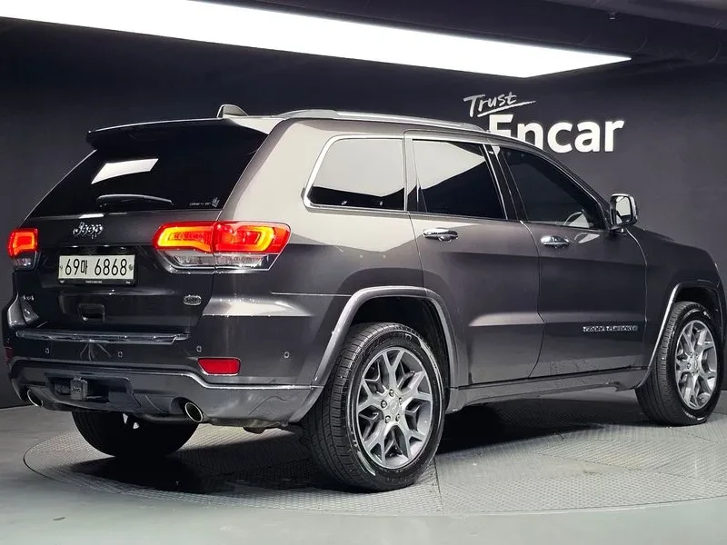 Jeep Grand cherokee 3.6 OVERLAND WK2, снимка 2 - Автомобили и джипове - 55113609