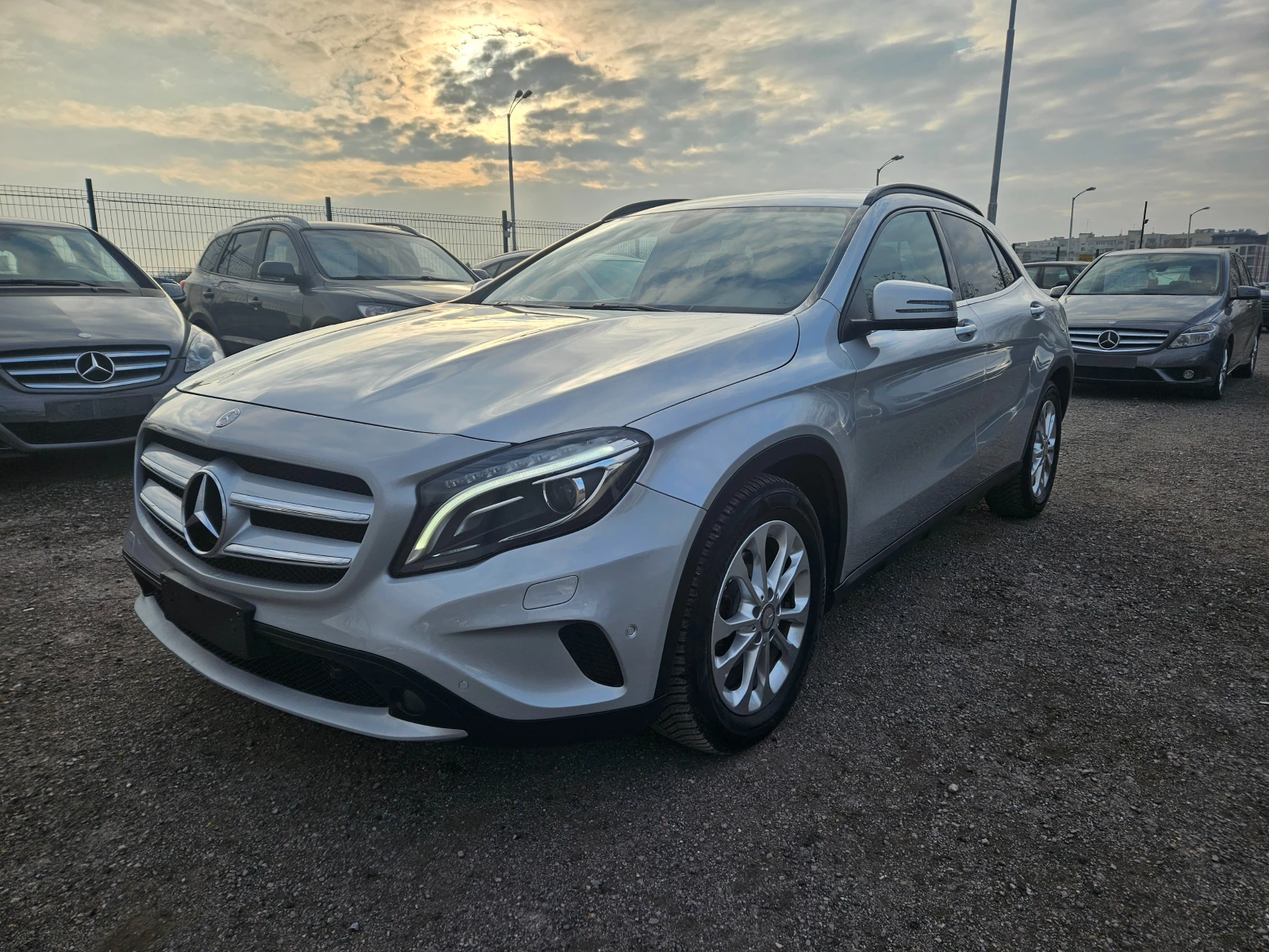 Mercedes-Benz GLA 200 2.2CDI-LED НАВИГАЦИЯ-КАМЕРА-ПЕРФЕКТНА - изображение 2