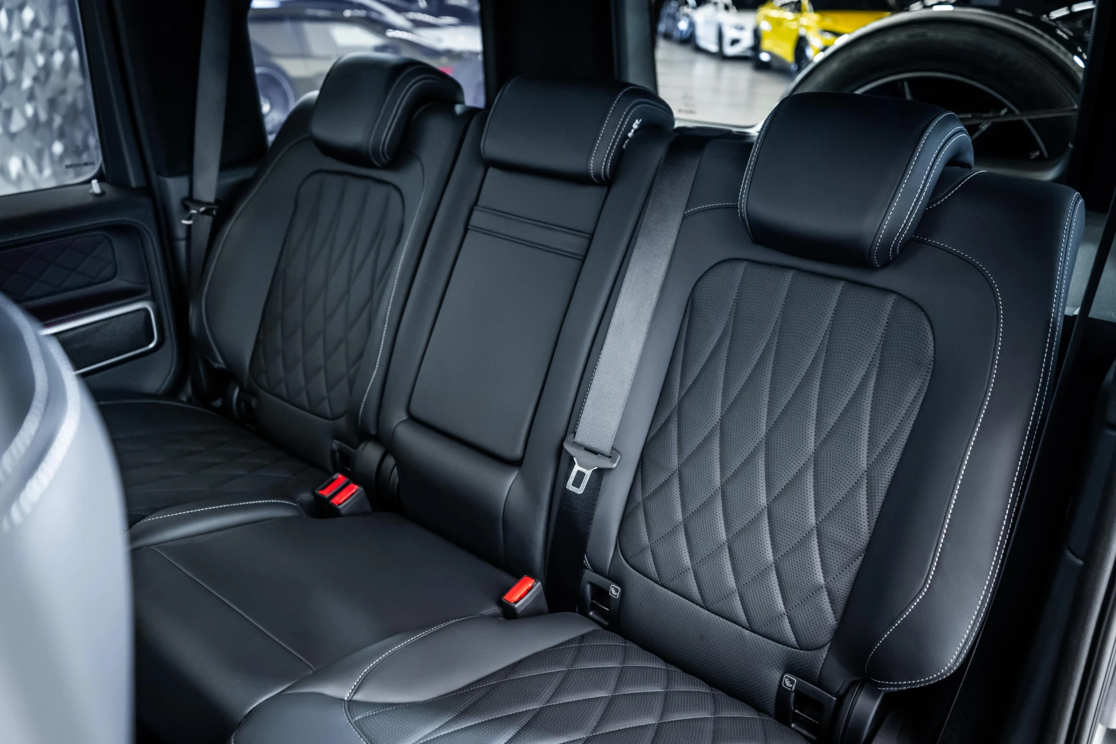 Mercedes-Benz G 63 AMG Manufaktur* Burmester* Carbon, снимка 14 - Автомобили и джипове - 53896830