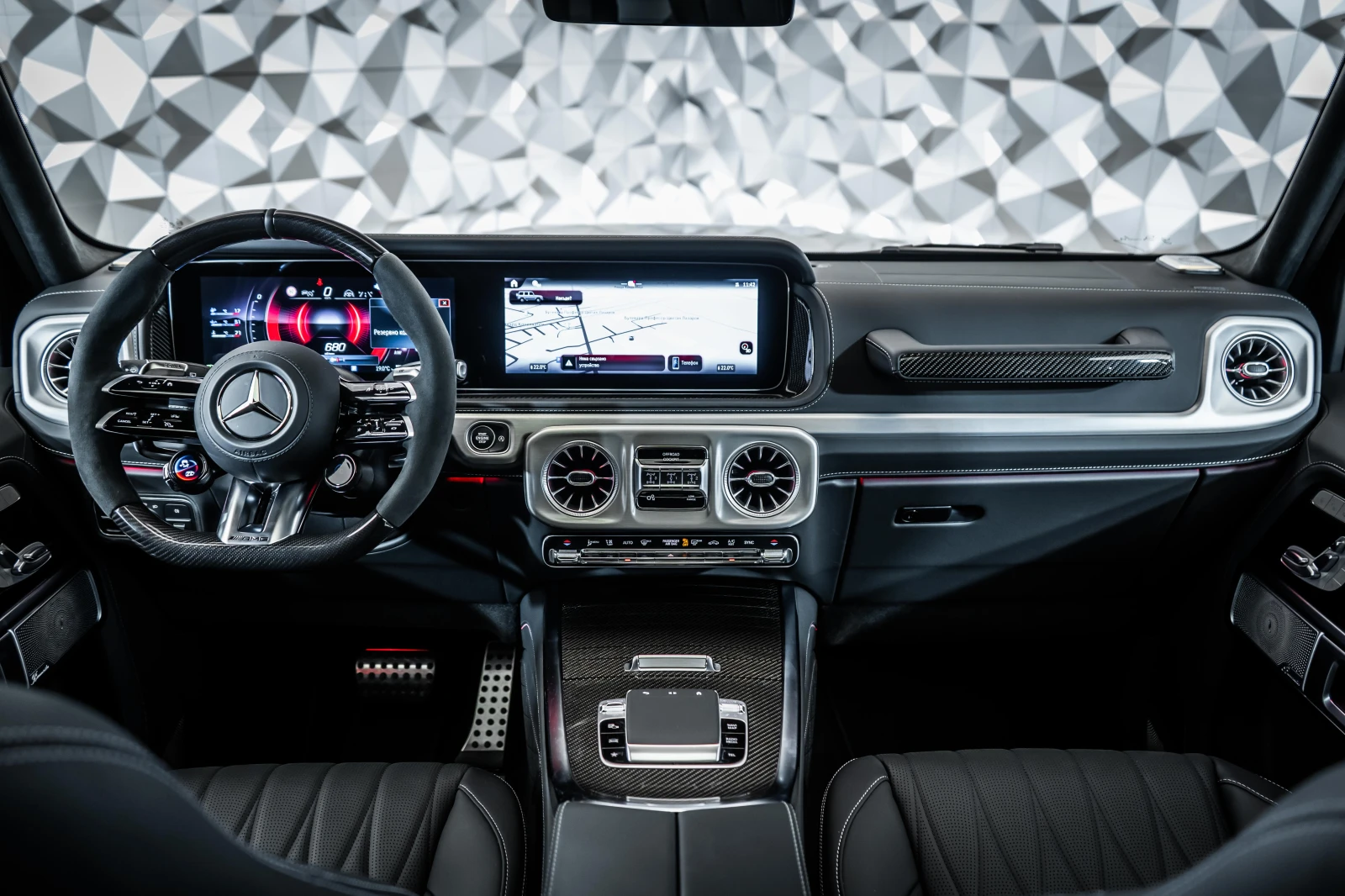 Mercedes-Benz G 63 AMG Manufaktur* Burmester* Carbon, снимка 11 - Автомобили и джипове - 53896830