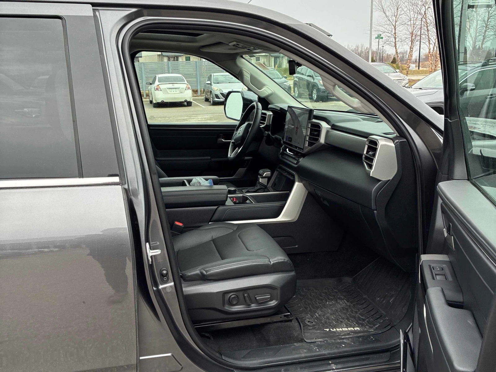 Toyota Tundra LIMITED HYBRID * * CARFAX * * АВТО КРЕДИТ * * , снимка 13 - Автомобили и джипове - 54041892