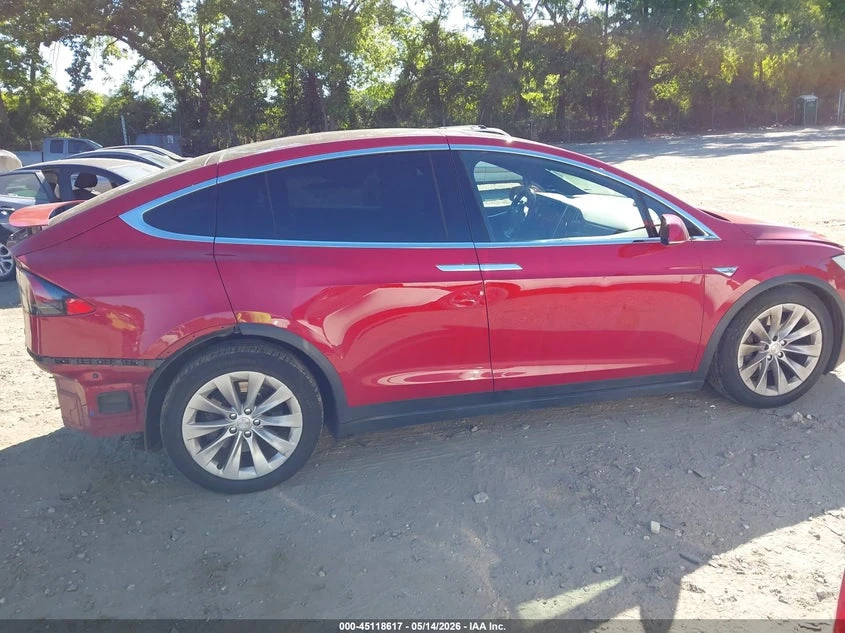 Tesla Model X 60D, снимка 13 - Автомобили и джипове - 55213690