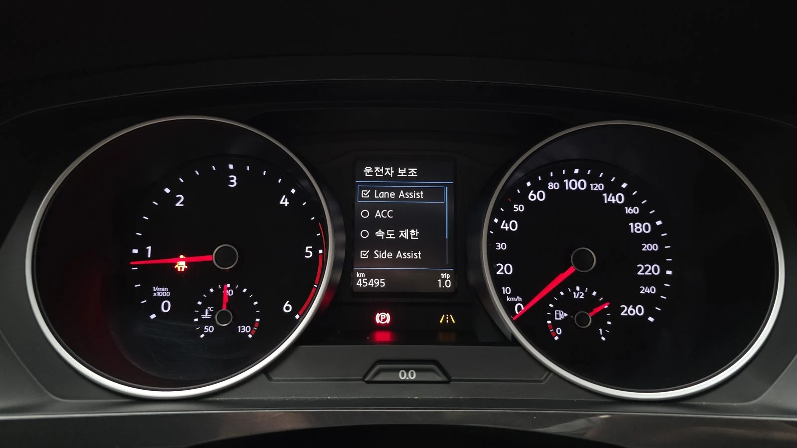 VW Tiguan 2.0 TDI* KEYLESS* ЕЛ. БАГАЖНИК* BLIND SPOT* КРАЙНА, снимка 8 - Автомобили и джипове - 55318891