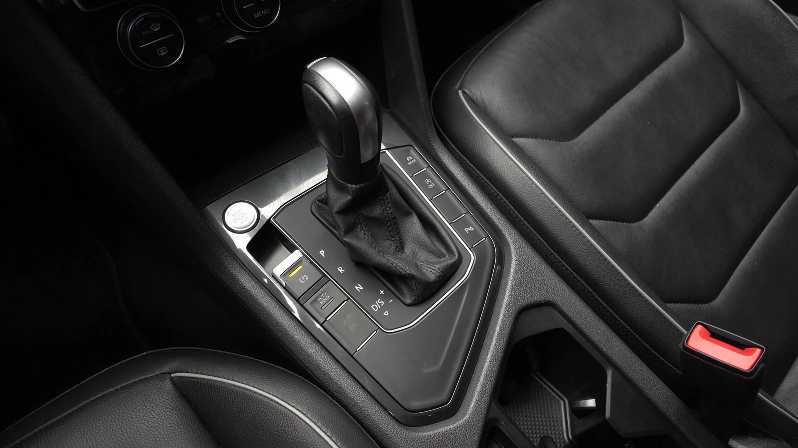 VW Tiguan 2.0 TDI* KEYLESS* ЕЛ. БАГАЖНИК* BLIND SPOT* КРАЙНА, снимка 9 - Автомобили и джипове - 55318891