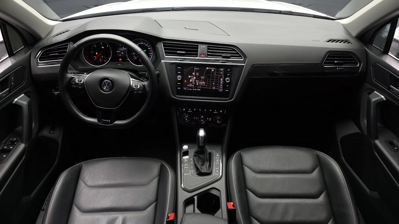 VW Tiguan 2.0 TDI* KEYLESS* ЕЛ. БАГАЖНИК* BLIND SPOT* КРАЙНА, снимка 7 - Автомобили и джипове - 55318891
