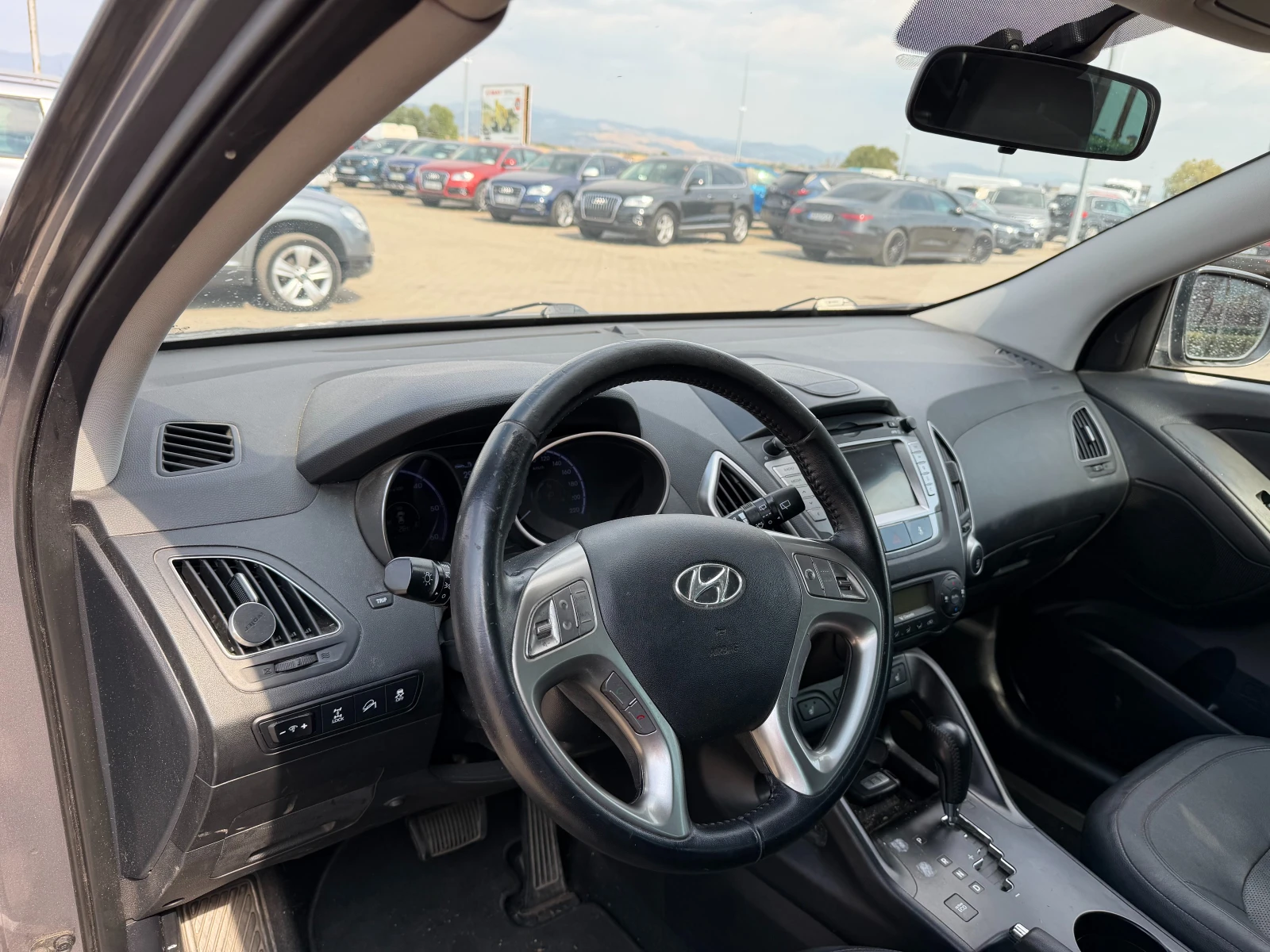 Hyundai IX35 2.0CRDI AWD AVTOMAT/NAVI/KOJA EURO 5, снимка 13 - Автомобили и джипове - 56166151