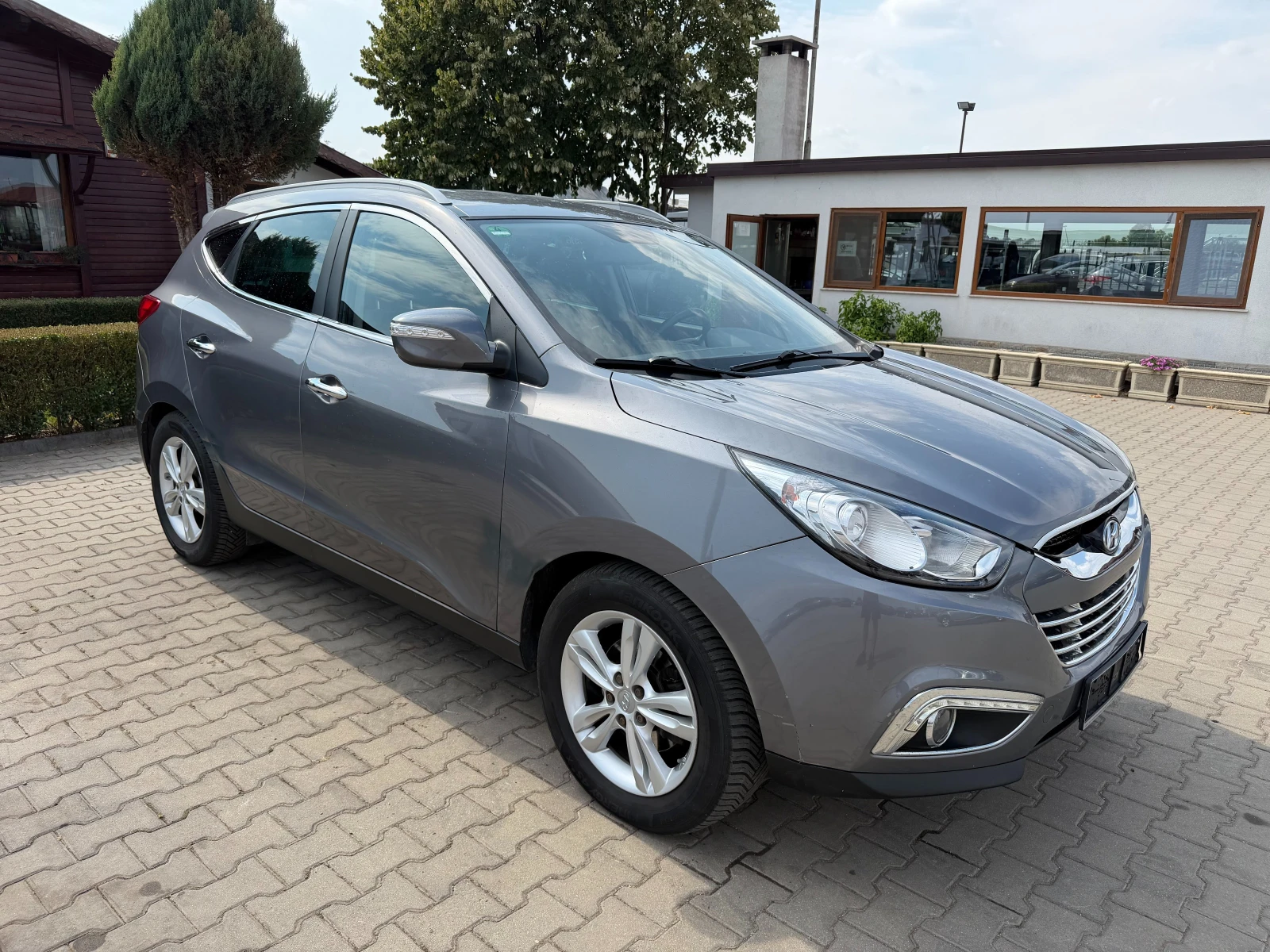 Hyundai IX35 2.0CRDI AWD AVTOMAT/NAVI/KOJA EURO 5, снимка 4 - Автомобили и джипове - 56166151