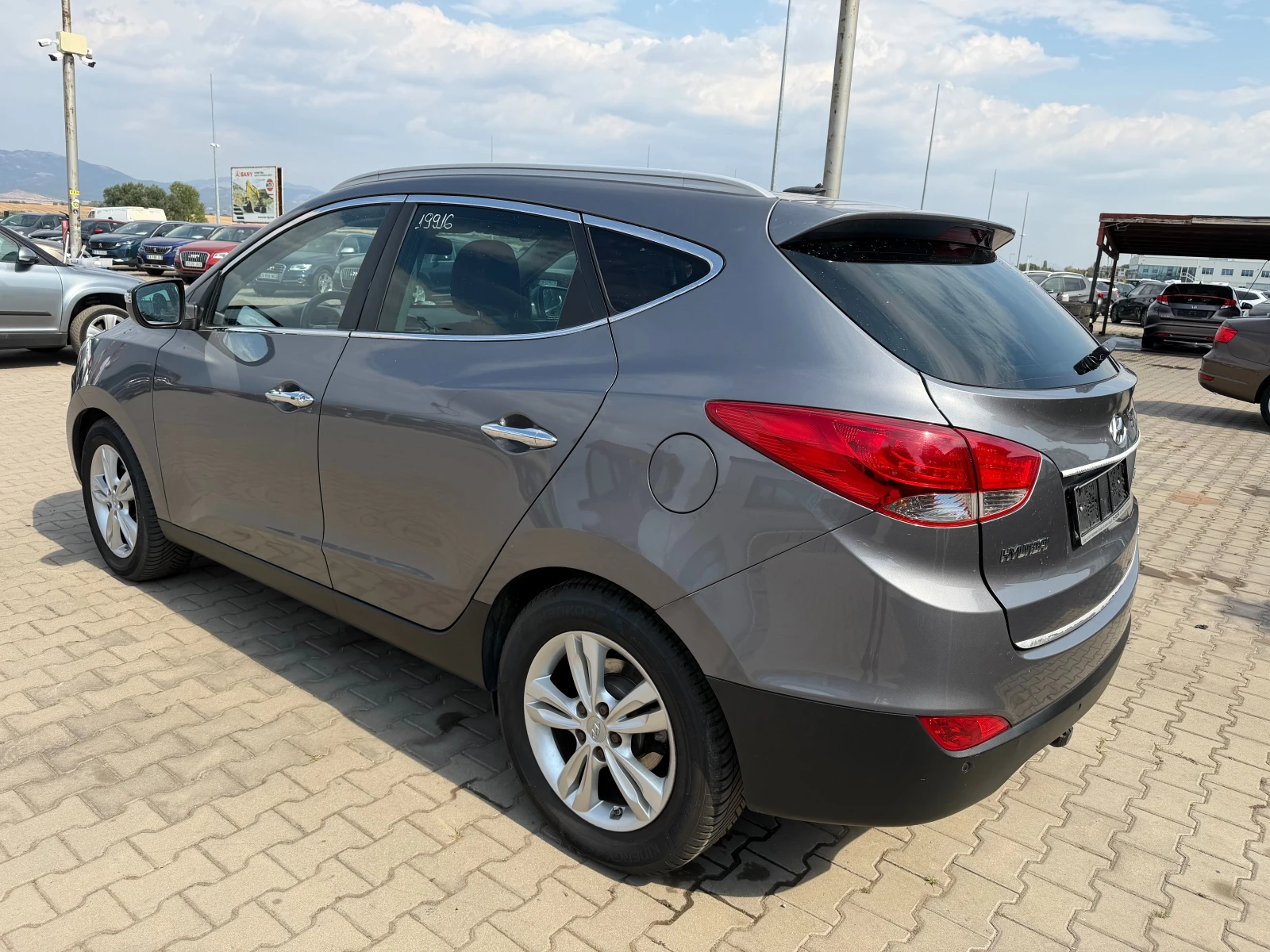Hyundai IX35 2.0CRDI AWD AVTOMAT/NAVI/KOJA EURO 5, снимка 8 - Автомобили и джипове - 56166151