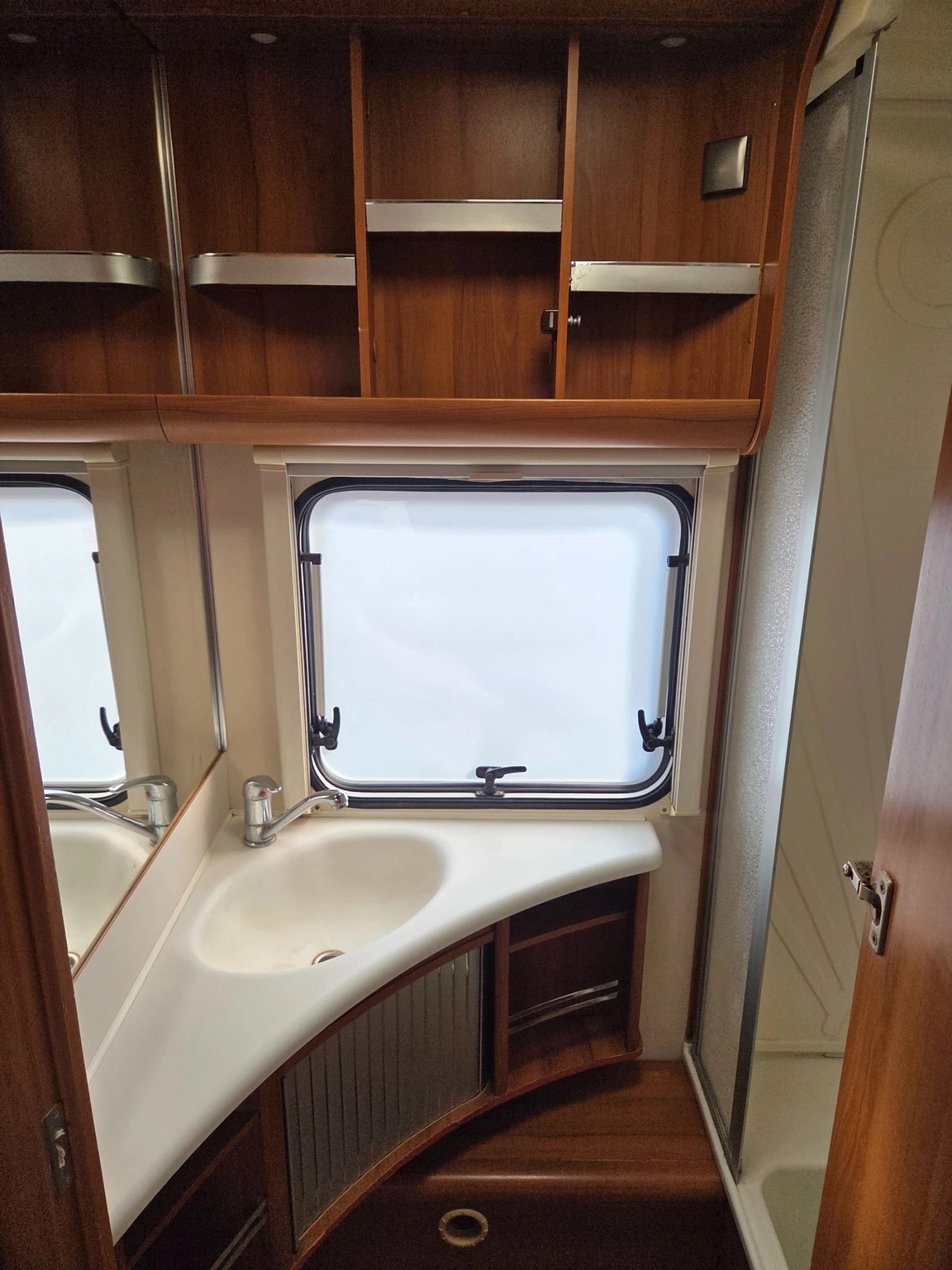 Каравана Fendt Diamant, снимка 12 - Каравани и кемпери - 53648745