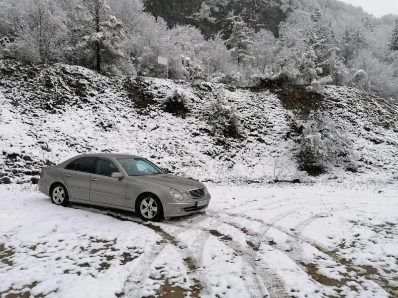 Mercedes-Benz E 270, снимка 2 - Автомобили и джипове - 48596744