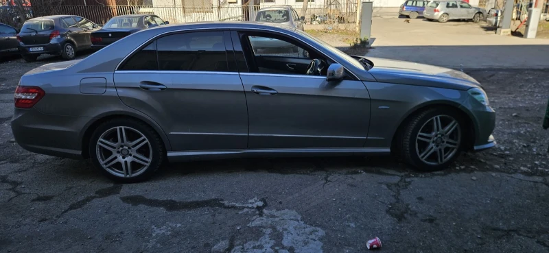 Mercedes-Benz E 220, снимка 7 - Автомобили и джипове - 48618414