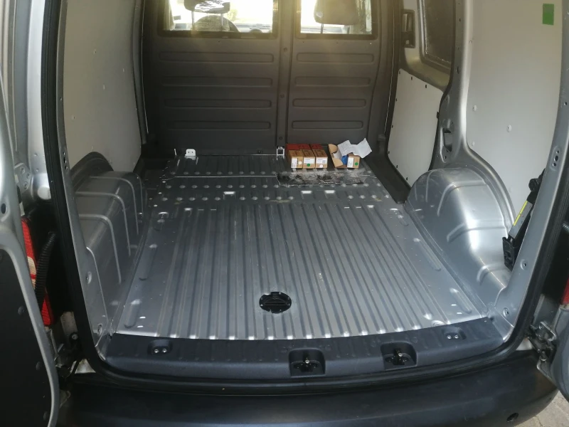 VW Caddy, снимка 7 - Автомобили и джипове - 51619472