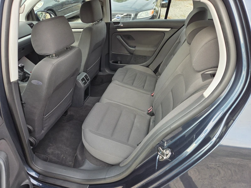 VW Golf 1.6FSI, снимка 8 - Автомобили и джипове - 52130061