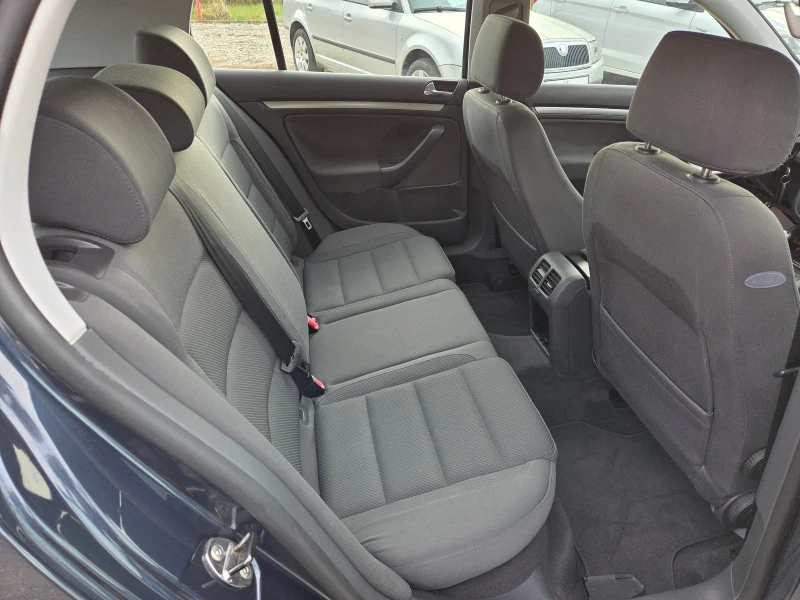 VW Golf 1.6FSI, снимка 10 - Автомобили и джипове - 52130061