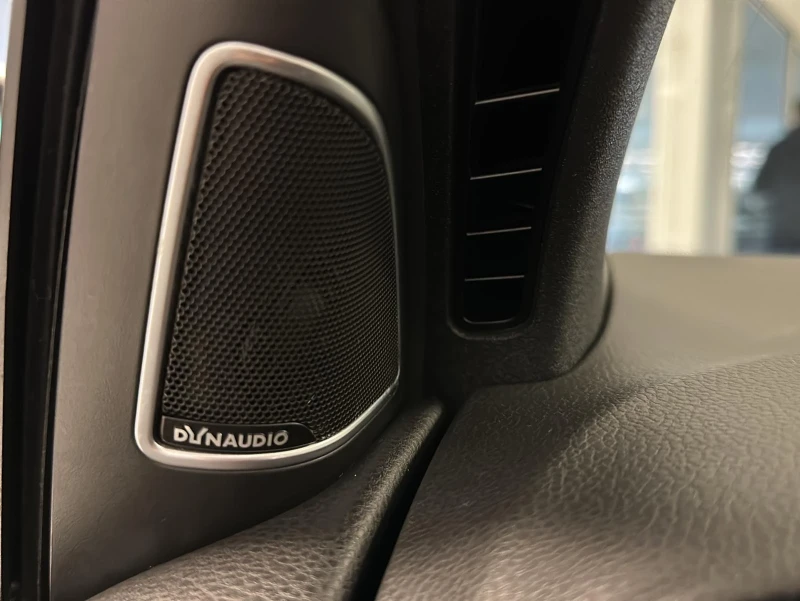 VW Golf 2.0 TSI GTI Cabrio DSG DYN-A| NAVI| TEMPO| AHK, снимка 15 - Автомобили и джипове - 52536144