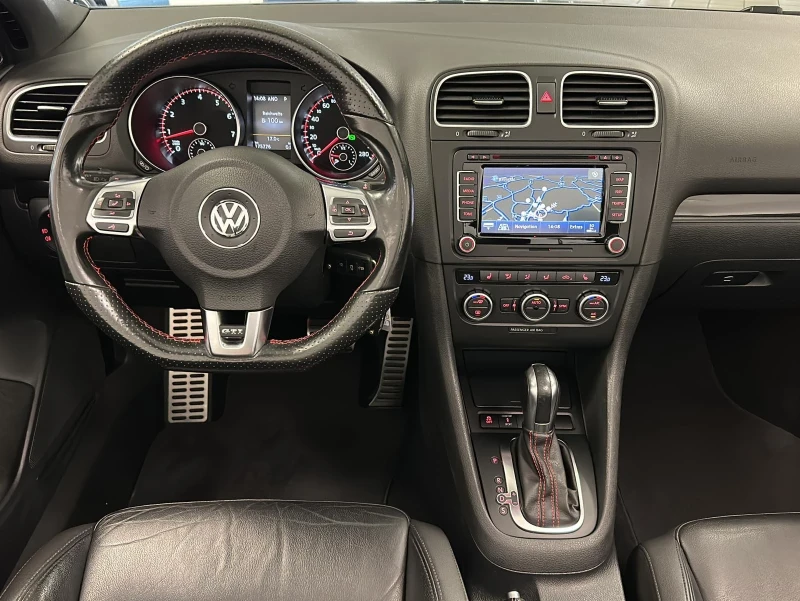 VW Golf 2.0 TSI GTI Cabrio DSG DYN-A| NAVI| TEMPO| AHK, снимка 11 - Автомобили и джипове - 52536144