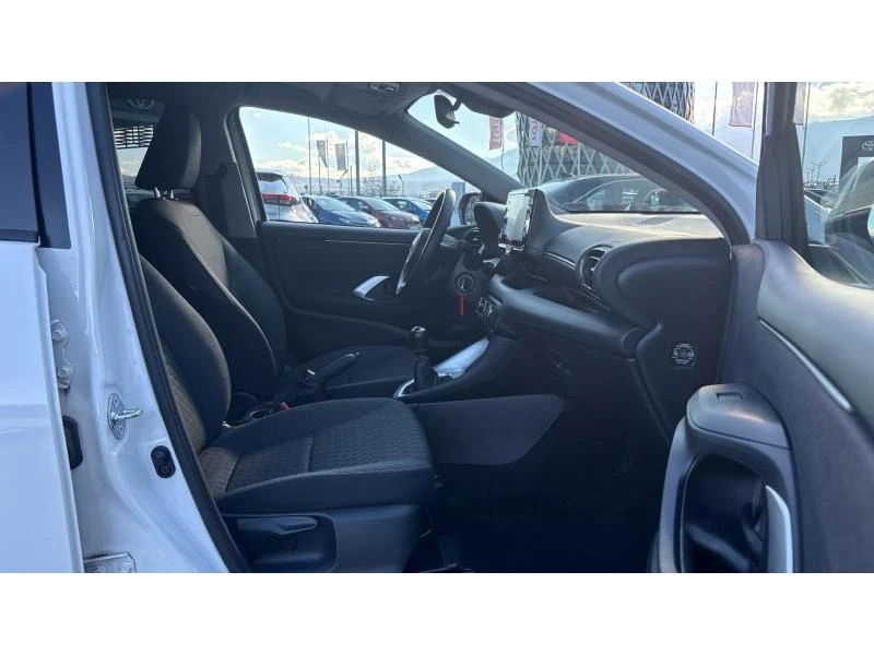 Toyota Yaris 1.5P M/T FANCY - изображение 6