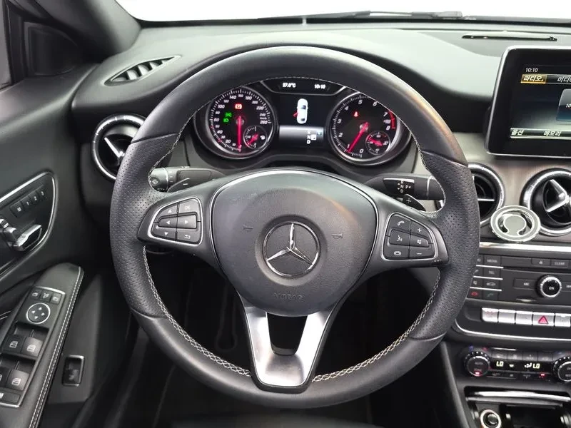 Mercedes-Benz CLA 250 4Matic, снимка 13 - Автомобили и джипове - 55738630