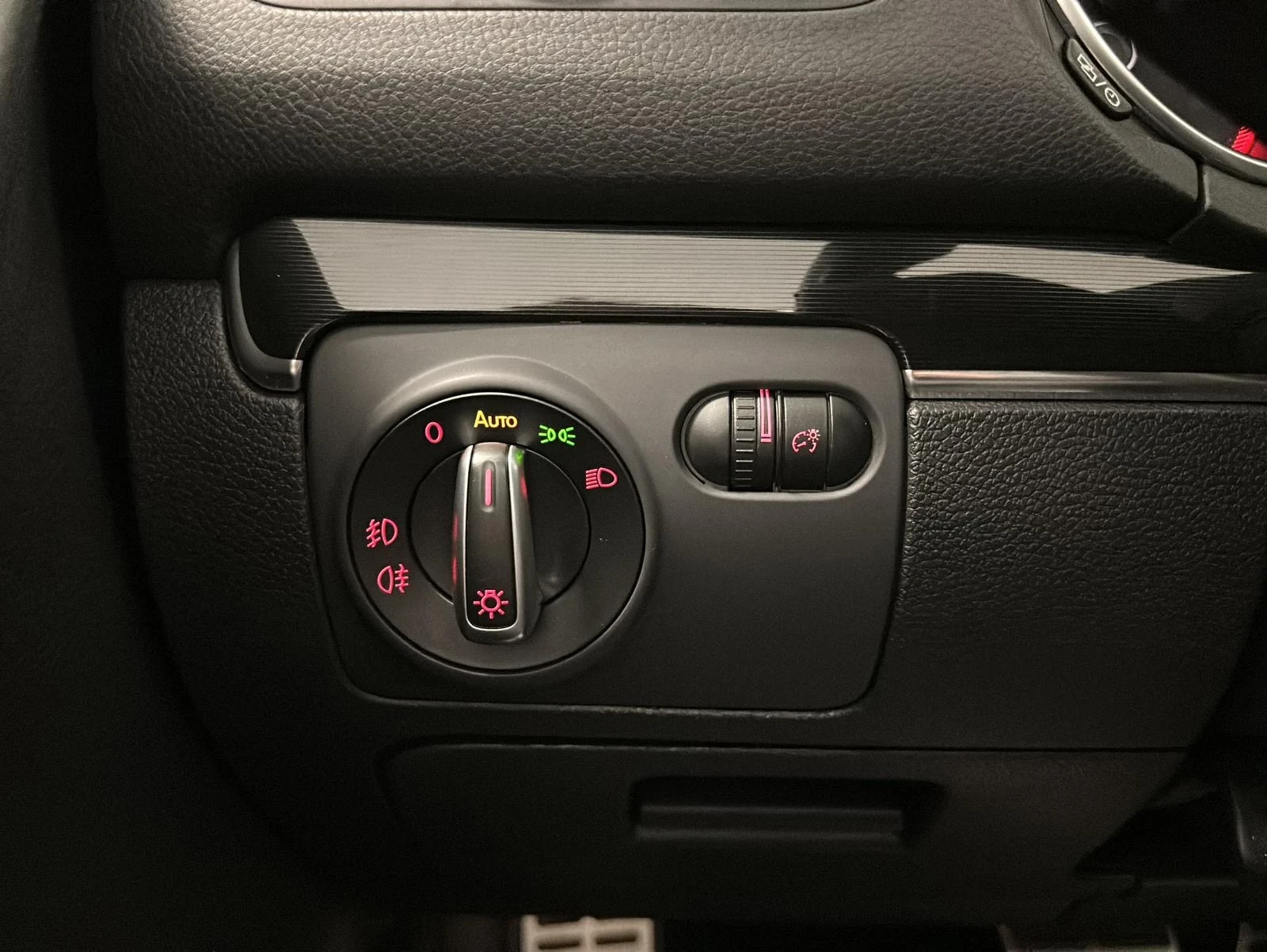 VW Golf 2.0 TSI GTI Cabrio DSG DYN-A| NAVI| TEMPO| AHK | Mobile.bg   17