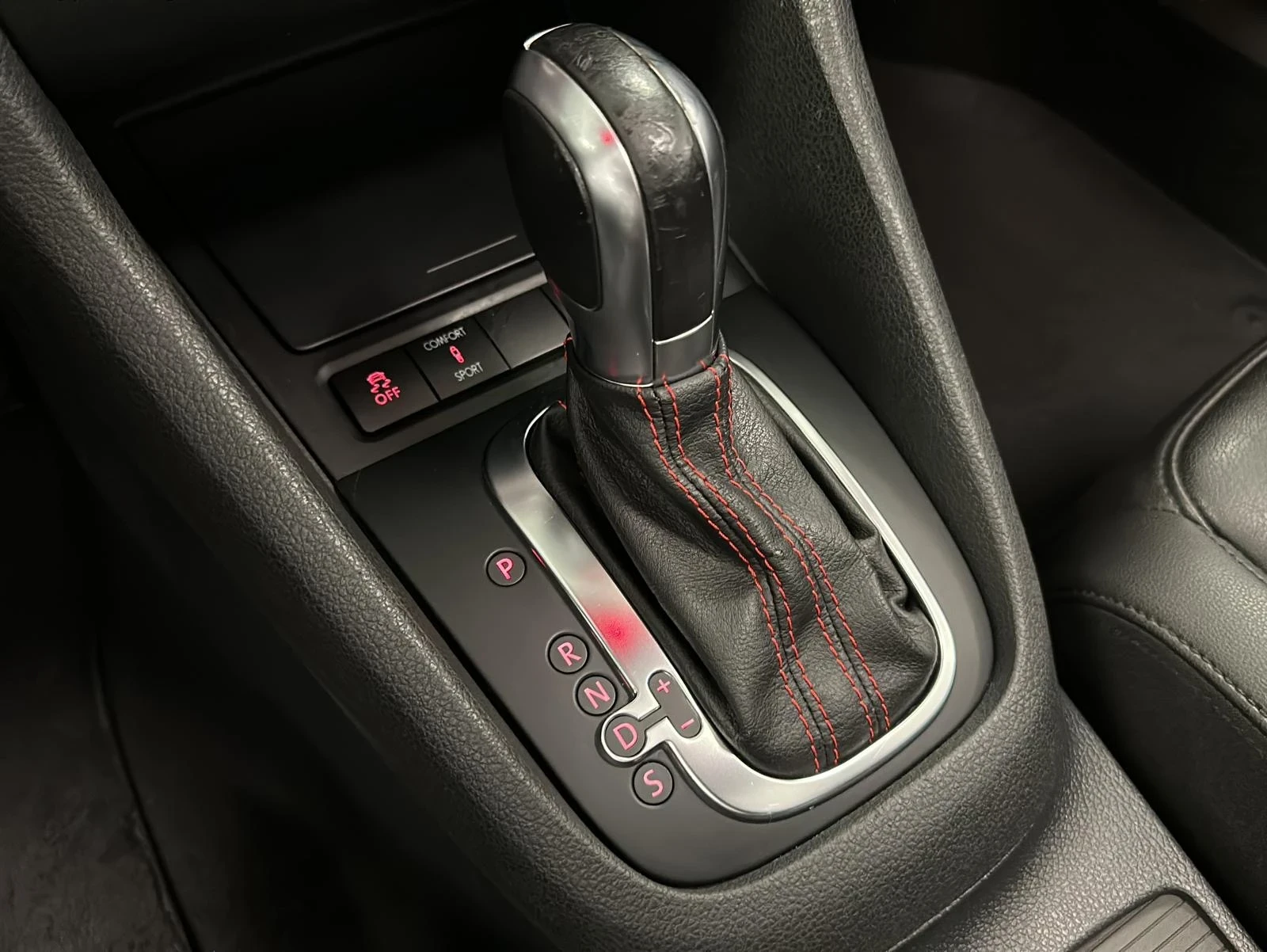 VW Golf 2.0 TSI GTI Cabrio DSG DYN-A| NAVI| TEMPO| AHK | Mobile.bg   13