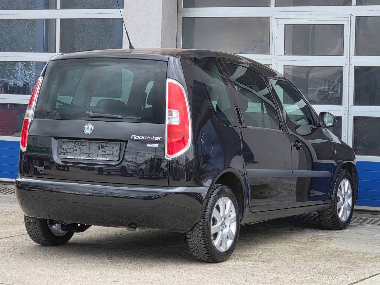 Skoda Roomster 1.2БЕНЗИН/4-ЦИЛИНДЪРА/КЛИМАТРОНИК, снимка 3 - Автомобили и джипове - 54088471