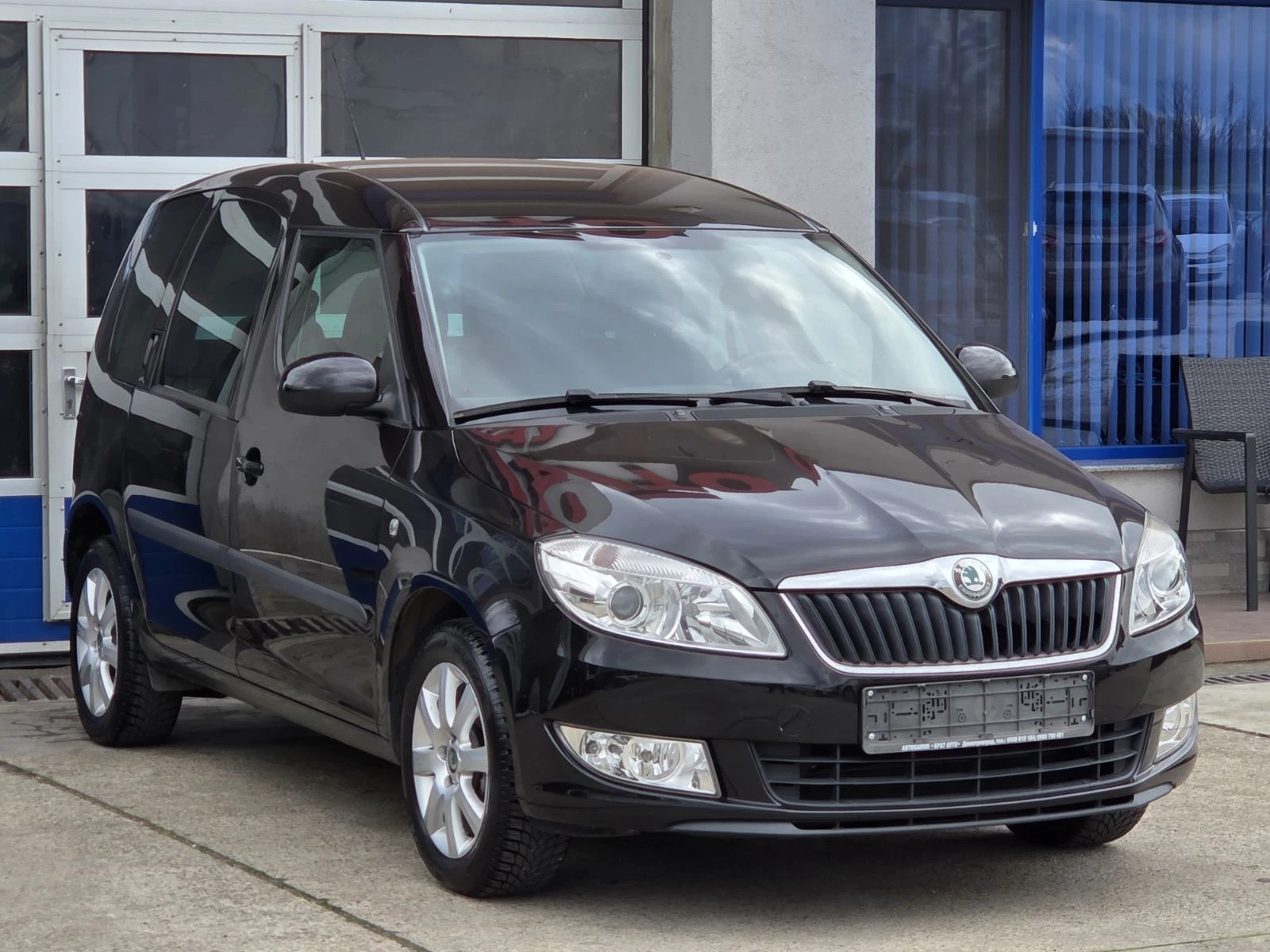 Skoda Roomster 1.2БЕНЗИН/4-ЦИЛИНДЪРА/КЛИМАТРОНИК, снимка 2 - Автомобили и джипове - 54088471
