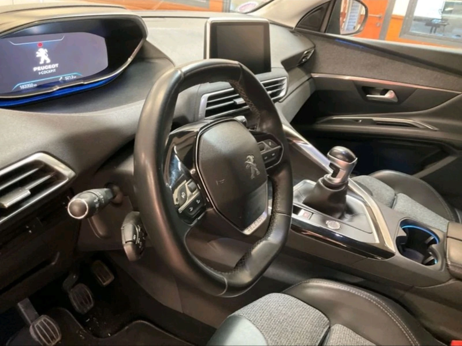 Peugeot 3008 1.2 PureTech Allure , снимка 16 - Автомобили и джипове - 54128932