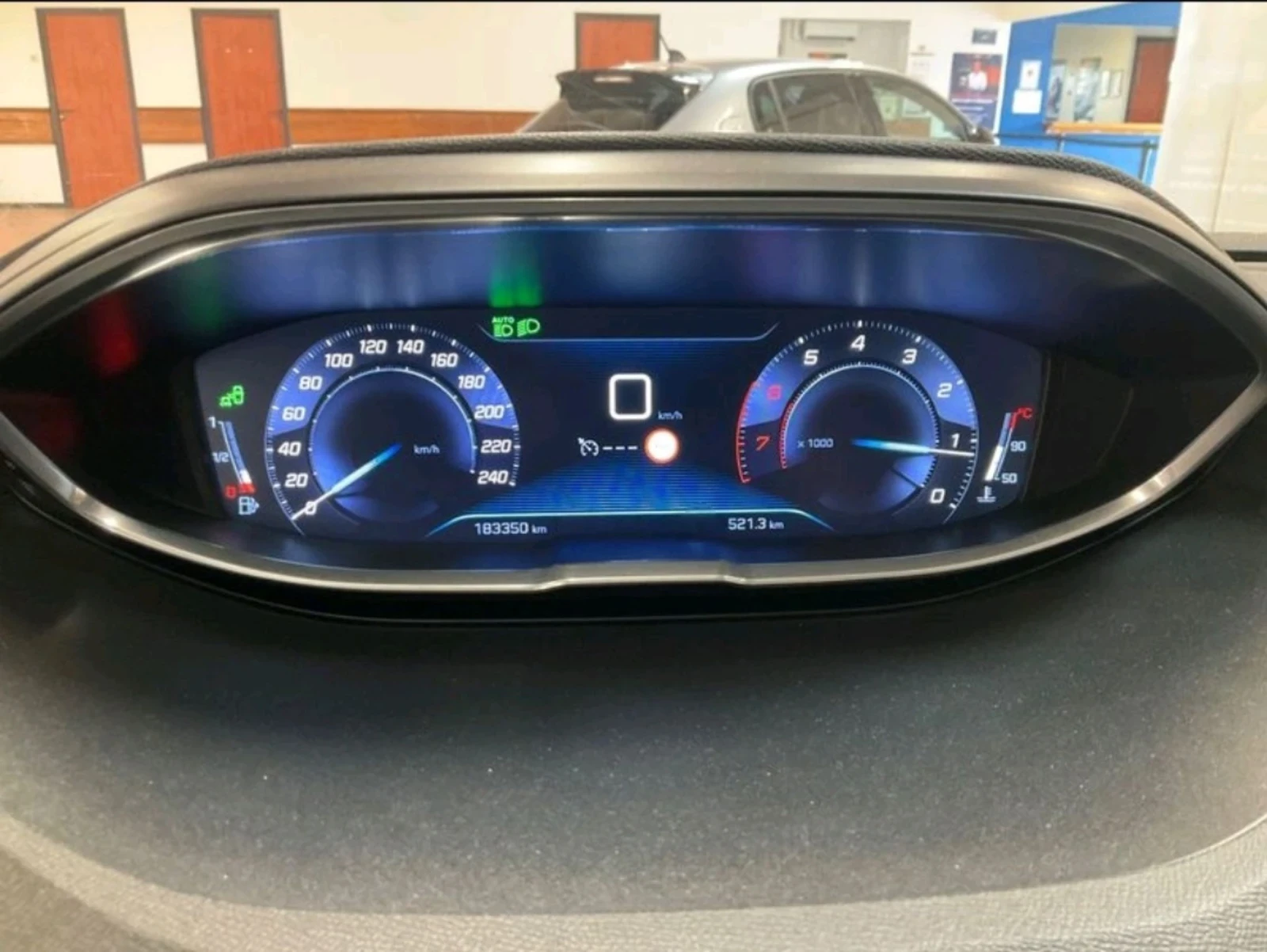 Peugeot 3008 1.2 PureTech Allure , снимка 9 - Автомобили и джипове - 54128932