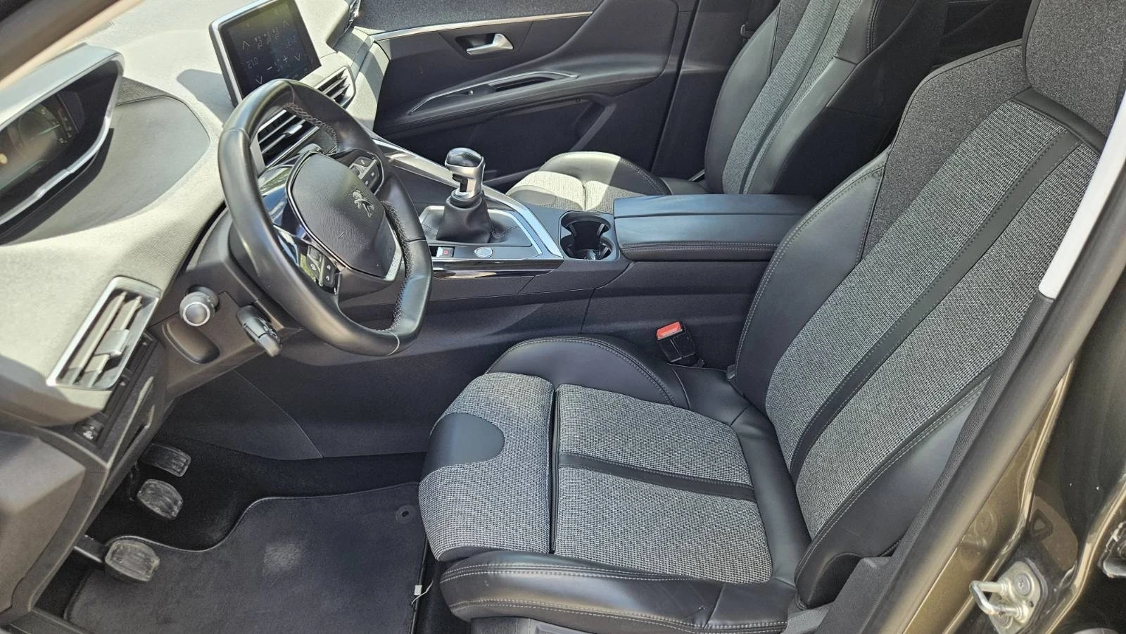 Peugeot 3008 1.2 PureTech Allure , снимка 8 - Автомобили и джипове - 54128932