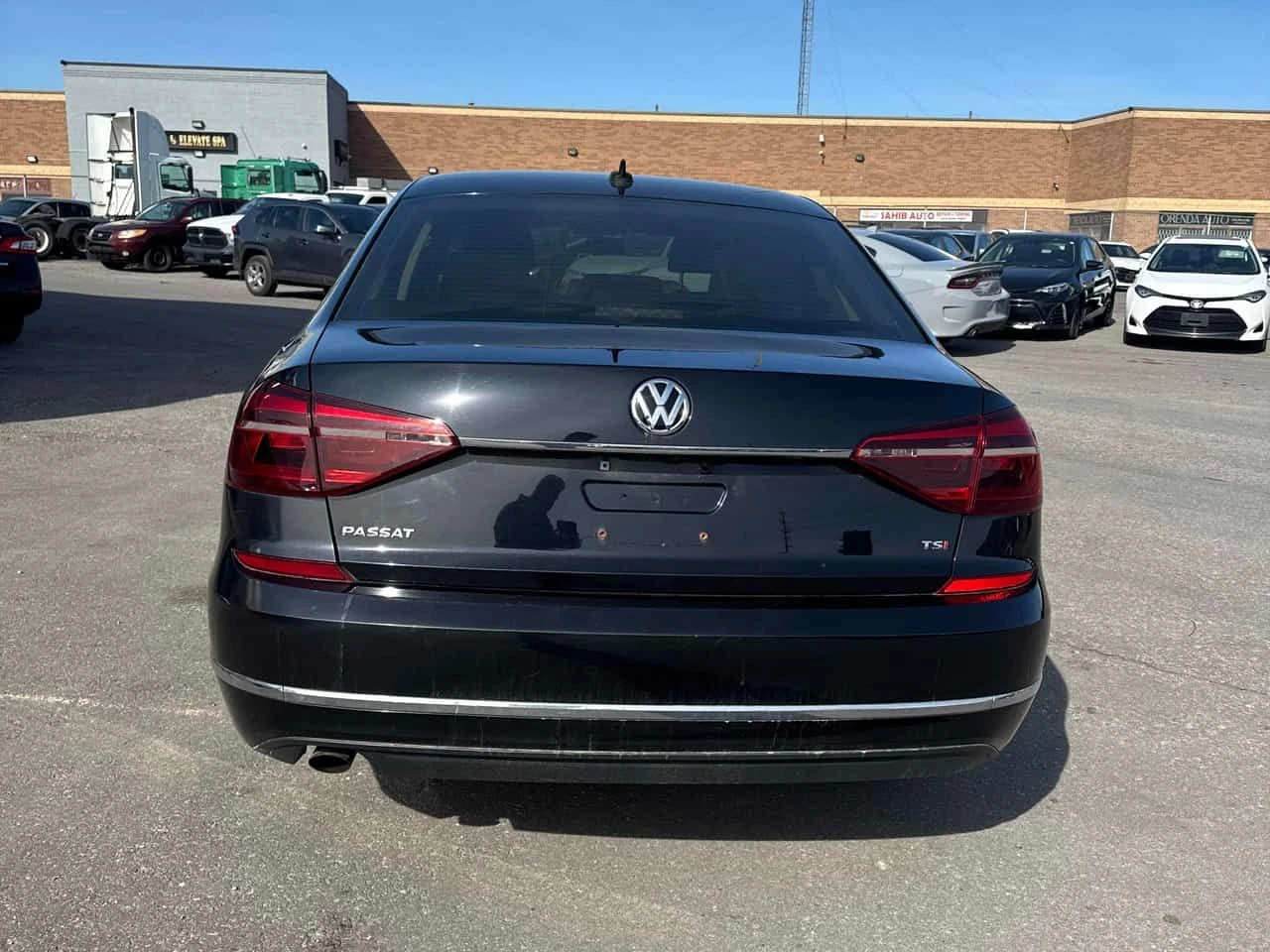 VW Passat * Trendline+ * CARFAX * KEYLESS * ПОДГРЕВИ * КЛИП , снимка 4 - Автомобили и джипове - 54414174