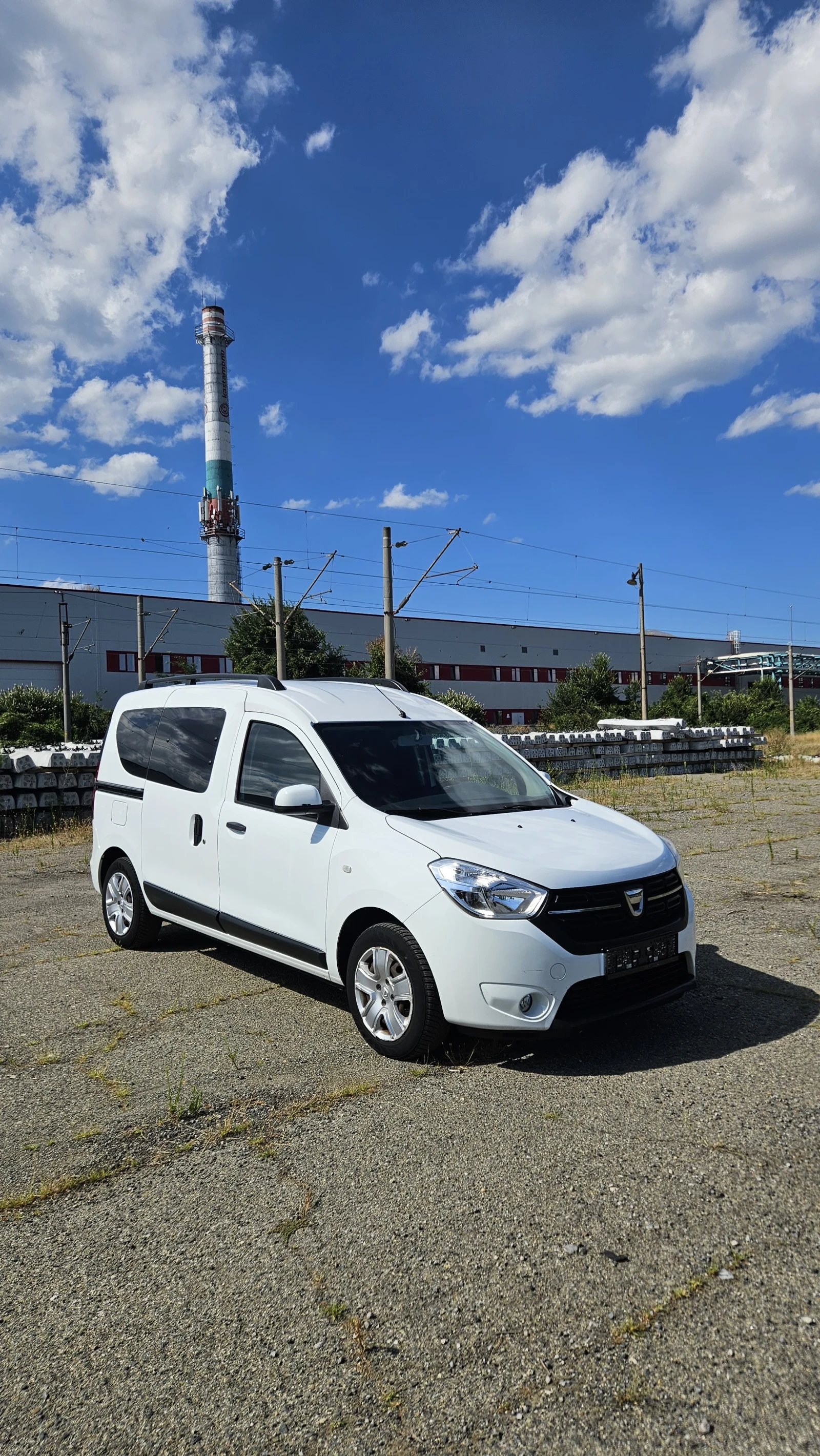 Dacia Dokker 1.6 - 102кс /фабрична Газ , снимка 3 - Автомобили и джипове - 55528477