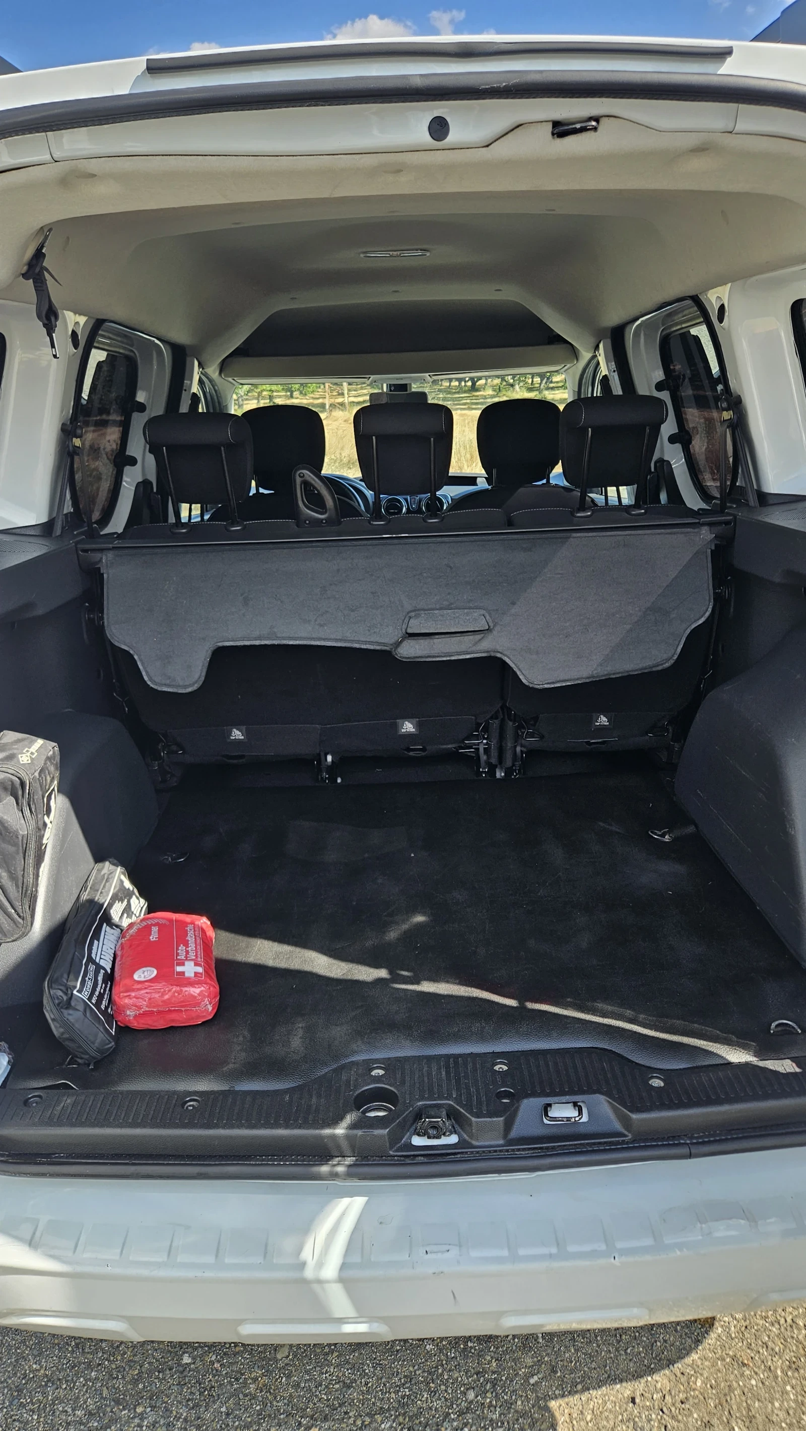 Dacia Dokker 1.6 - 102кс /фабрична Газ , снимка 10 - Автомобили и джипове - 55528477