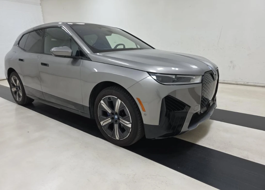 BMW iX, снимка 3 - Автомобили и джипове - 56391251