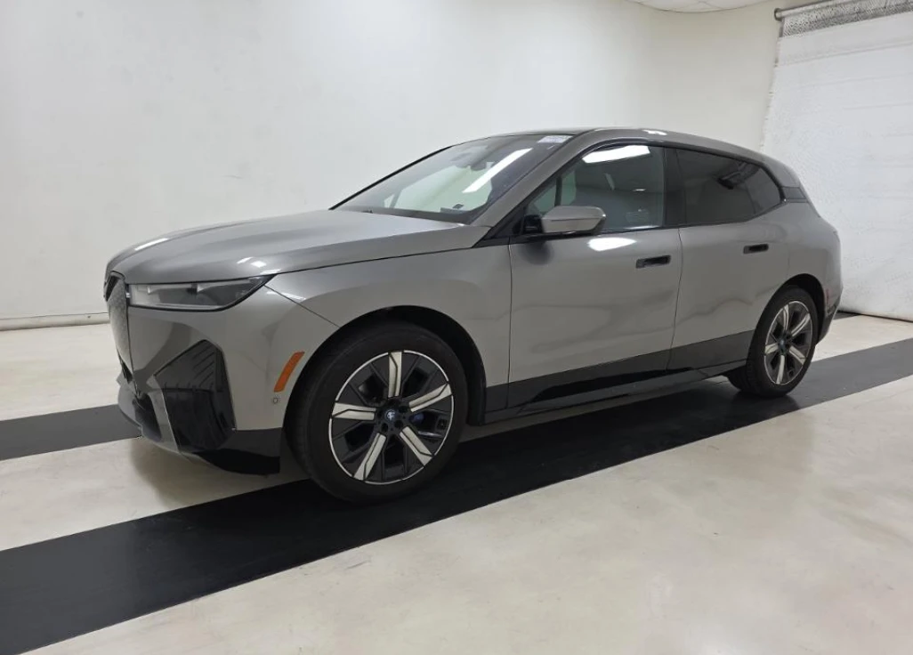 BMW iX